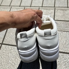 中古品のニューバランスと厚底靴
の画像