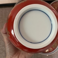 陶器の蓋付きどんぶりの画像