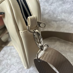 【美品・激安】ショルダーバッグ　ホワイトの画像