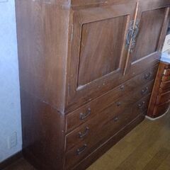 昔のタンスの画像