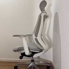 オカムラ シルフィー エクストラハイバック グレー 可動肘の画像