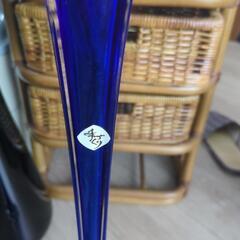 ガラス製花瓶　藍色の画像