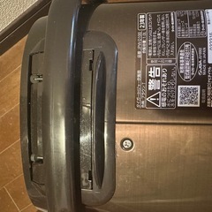 米びつと炊飯器の画像