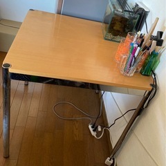 
75cm四方の四角い机　図面などを描く際にの画像