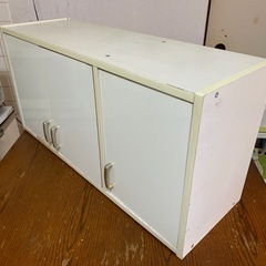 訳有り！ 
鏡面吊り戸棚  (シミとガムテープ跡)の画像