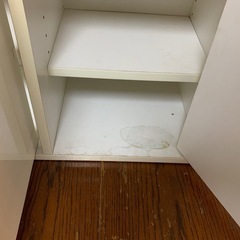 訳有り！ 
鏡面吊り戸棚  (シミとガムテープ跡)の画像
