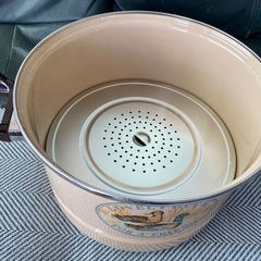 寸胴状の大きめの鍋です1-2度は使ったと思いますの画像