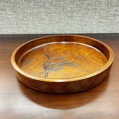 漆塗り 木製漆茶盆 丸盆 木彫り柄の画像