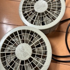 空調服のファン、バッテリー、充電器セットの画像