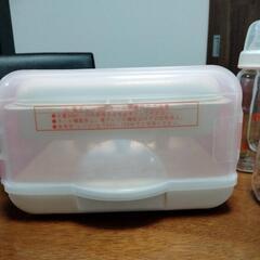 赤ちゃんお纏めセット│ピジョンの哺乳瓶4本セット（240ml1本,200ml2本,120ml1本）、乳首（6ヶ月頃）1個、電子レンジ熱処理消毒ケースの画像