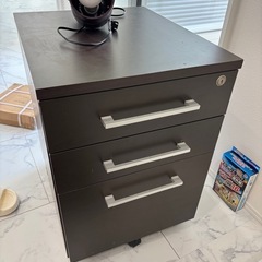 家具　まとめ売り　テーブル　本棚　ベッドフレーム　マットの画像