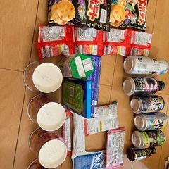 【おまけ付き】お菓子　食品　飲料　詰め合わせの画像