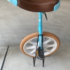 一輪車　スタンド付き　ホワイトタイヤ　水色　の画像