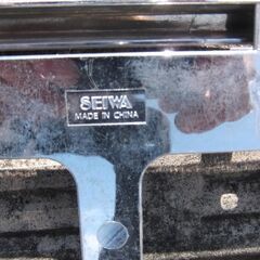 車のナンバーフレーム1枚の画像