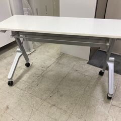 中古　美品　LION　スタッキングテーブル　スタックテーブル　ミーティングテーブル　フォールディングテーブル　サイドスタックテーブル　サイドフォールドテーブル　折りたたみ会議机　会議テーブル　長机　セミナーテーブル　棚付　キャスター付　幕板付　すっきり収納平行スタック　ホワイト　W1200×D450×H700　愛知　岐阜　三重　一宮市 　グッドプライス一宮の画像