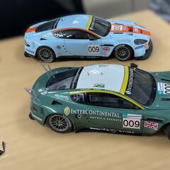 1/18 AUTOart/オートアート ミニカー 模型 Aston Martin DBR9 2台まとめ 【ジャンク】の画像