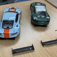 1/18 AUTOart/オートアート ミニカー 模型 Aston Martin DBR9 2台まとめ 【ジャンク】の画像