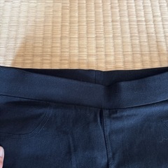 黒七分丈パンツの画像