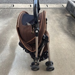 折りたたみベビーカーの画像