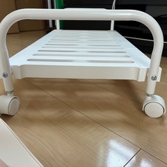 キャスター付きラックの画像