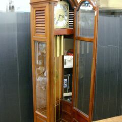 【ジャンク品】 アンティーク Tempus Fugit テンプス・フギ 螺鈿細工/天然木のホールクロック 柱時計 振り子時計 大きなノッポの古時計 寸法(約) W57.3×D32.7×210cm 文字盤径(約)Φ24.5cm 振り子の長さ(約)76cm の画像