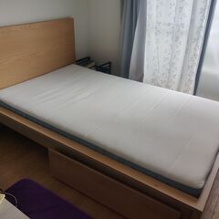 MALM IKEA ベッド + マットレスの画像
