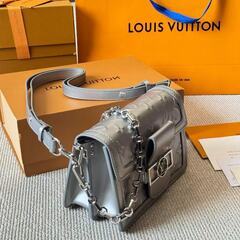 Louis Vuitton dauphine モノグラム チェーン ウォレットの画像