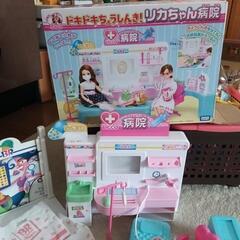 リカちゃんやトミカ、レゴ、アンパンマンなどのおもちゃ1つ500円〜の画像