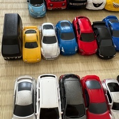 ミニカー30台の画像