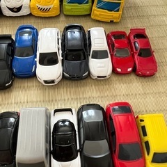 ミニカー30台の画像