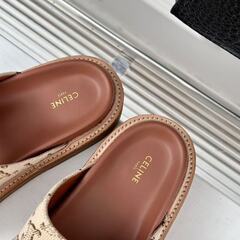 セリーヌのサンダルの画像