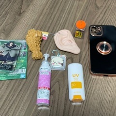 不用品　まとめ　ちいかわ　ぬいぐるみ　ステッカー　日焼け止め　携帯ケースの画像
