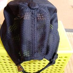 黒のメッシュ帽子の画像