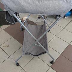 折りたたみ式オムツ交換台の画像
