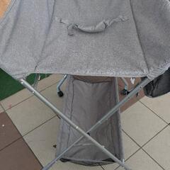 折りたたみ式オムツ交換台の画像