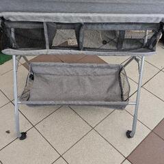 折りたたみ式オムツ交換台の画像