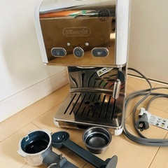 エスプレッソマシンDelonghi コーヒーメーカー　の画像