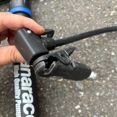 Panaracer フロアポンプ ブラック/ブルー　ボール空気入れ付きの画像