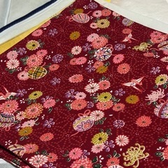 お着物、マゼンタ寄りの赤？、小紋、秋冬服の画像