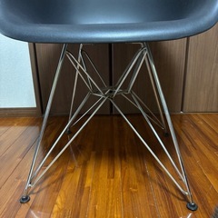 シックなオシャレ椅子の画像