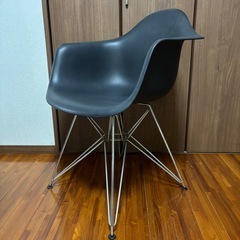 シックなオシャレ椅子の画像