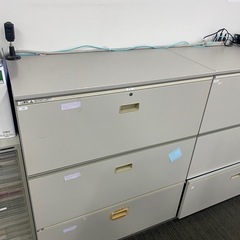事務用スチールラック3つまとめての画像