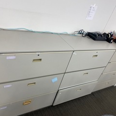 事務用スチールラック3つまとめての画像
