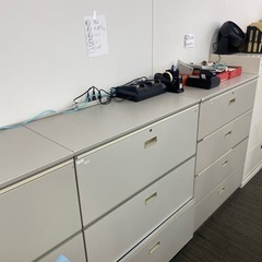事務用スチールラック3つまとめての画像