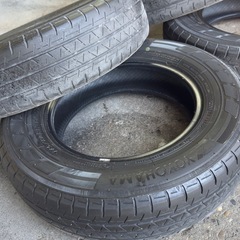 【中古】145/80R12 80/78N LT ヨコハマ　軽バス　軽トラ　12インチ　夏タイヤ　サマータイヤ
の画像