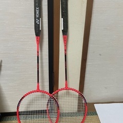 ヨネックス　バドミントンラケット　B-400 レッド　未使用　練習球付　シャトル付き3つ(racket fieid製）（r70814b7)の画像