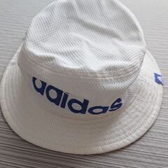 アディダス 白色帽子の画像