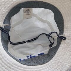 アディダス 白色帽子の画像