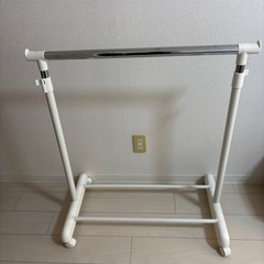 ハンガーラックの画像