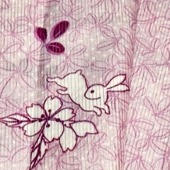 お着物、多分絽？、紫寄りのピンク色にうさぎに桜柄の画像